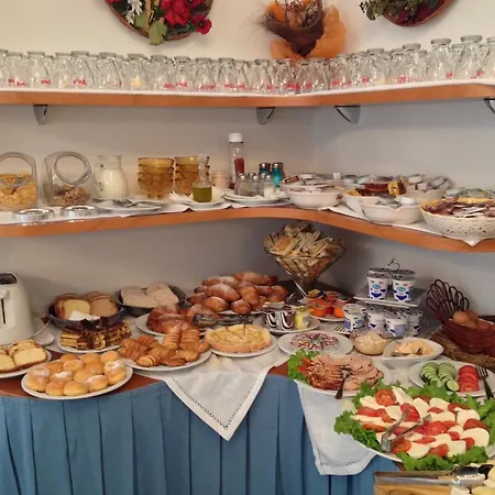 圣乔治酒店 3* 利尼亚诺萨比亚多罗